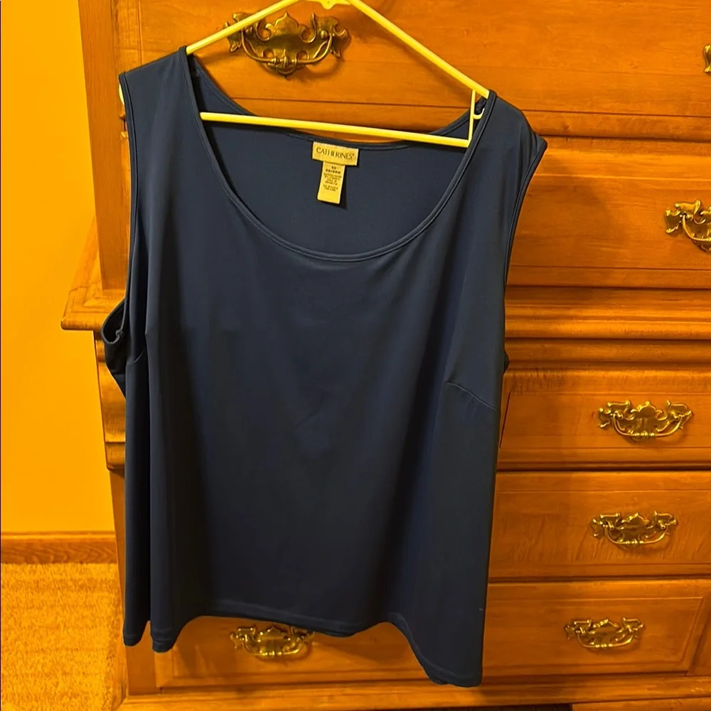 4 Sleeveless Women's Tops - Picture 3 of 10